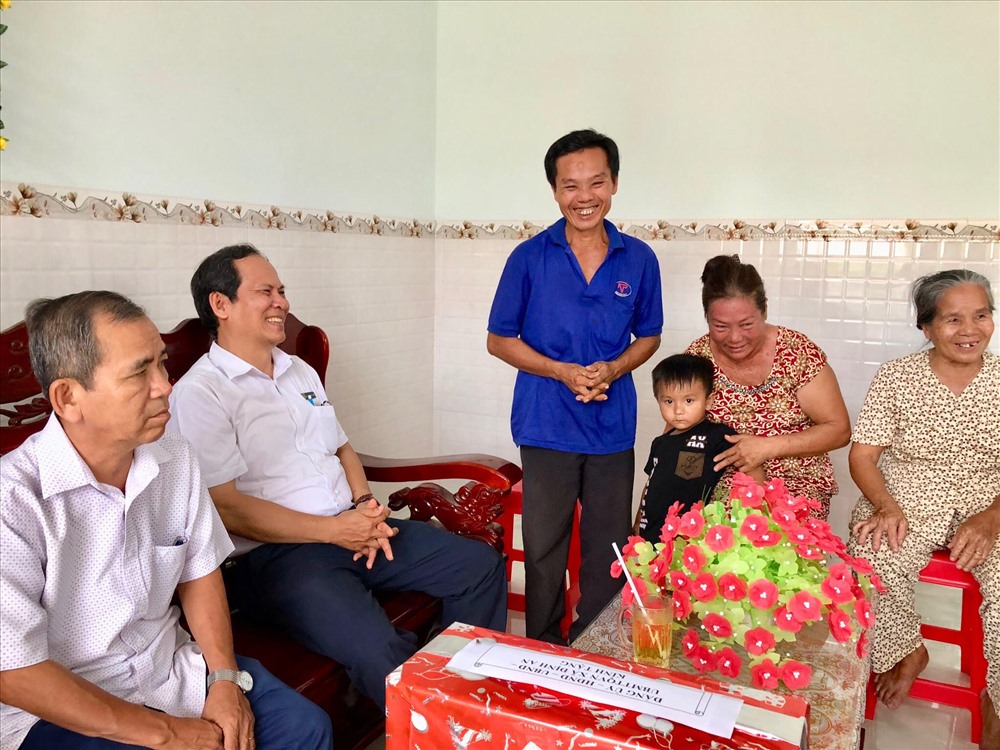 Trao 20 căn nhà tình nghĩa cho người có công tại Trà Vinh - ảnh 2 Trao 20 căn nhà tình nghĩa cho người có công tại Trà Vinh - ảnh 2