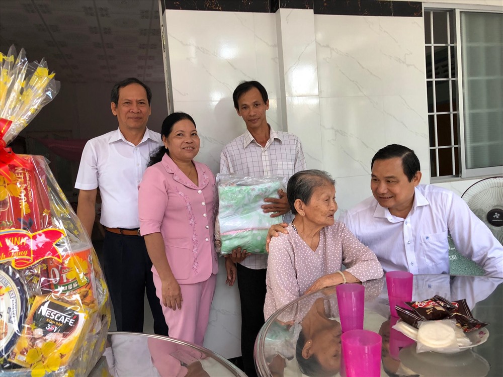 Trao 20 căn nhà tình nghĩa cho người có công tại Trà Vinh - ảnh 3 Trao 20 căn nhà tình nghĩa cho người có công tại Trà Vinh - ảnh 3