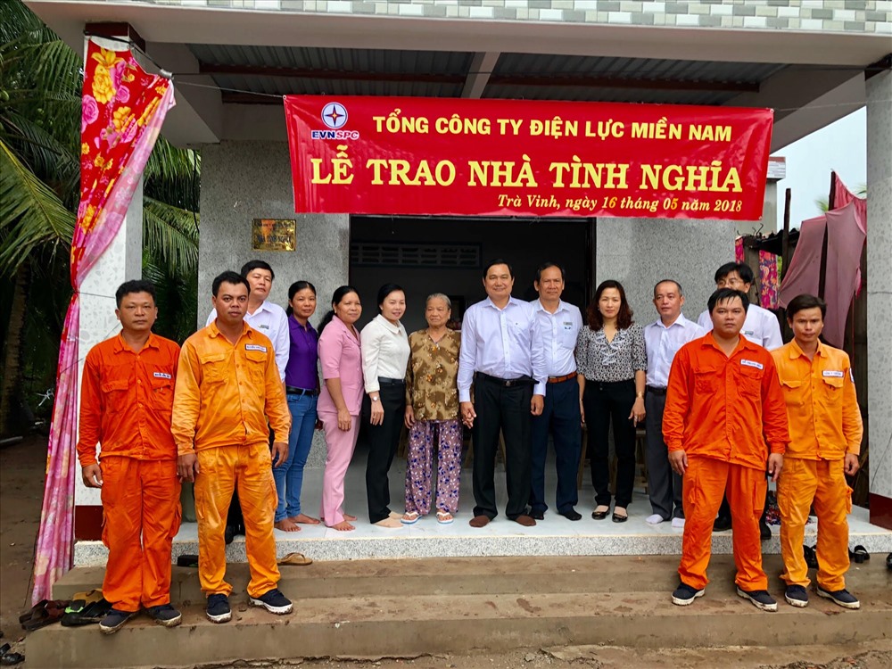Trao 20 căn nhà tình nghĩa cho người có công tại Trà Vinh - ảnh 4 Trao 20 căn nhà tình nghĩa cho người có công tại Trà Vinh - ảnh 4