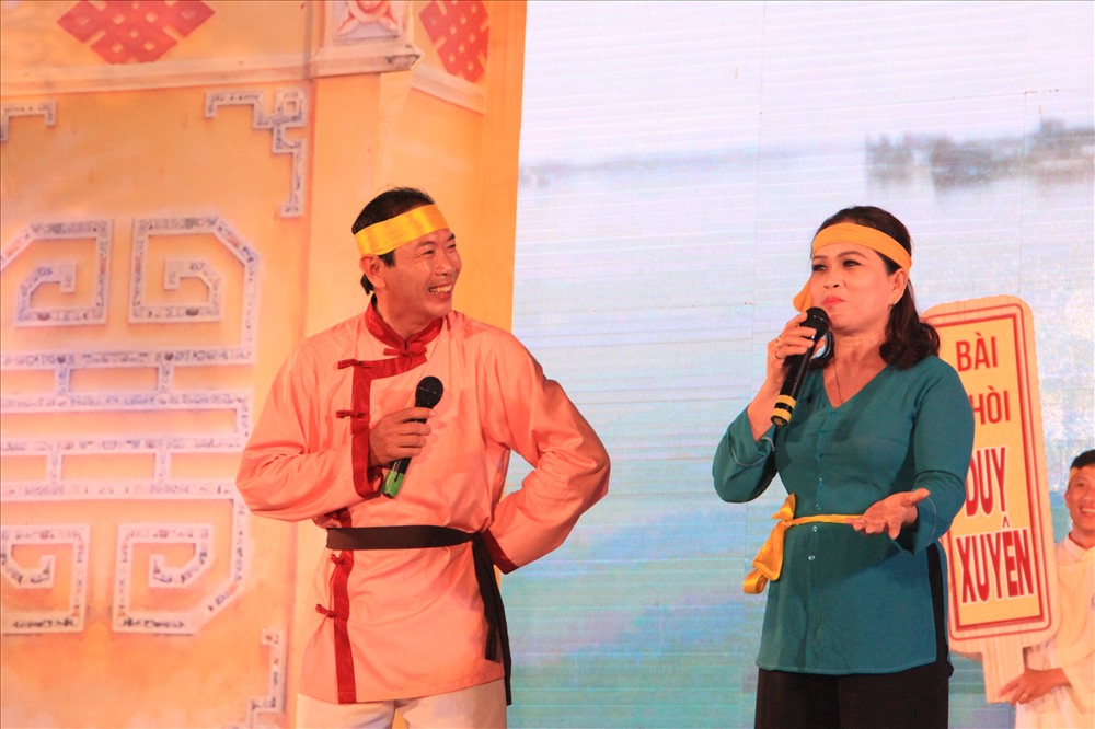 Anh hiệu, chị hiệu xứ Quảng rạng rỡ trong đêm đón bằng công nhận di sản văn hoá phi vật thể bài chòi.