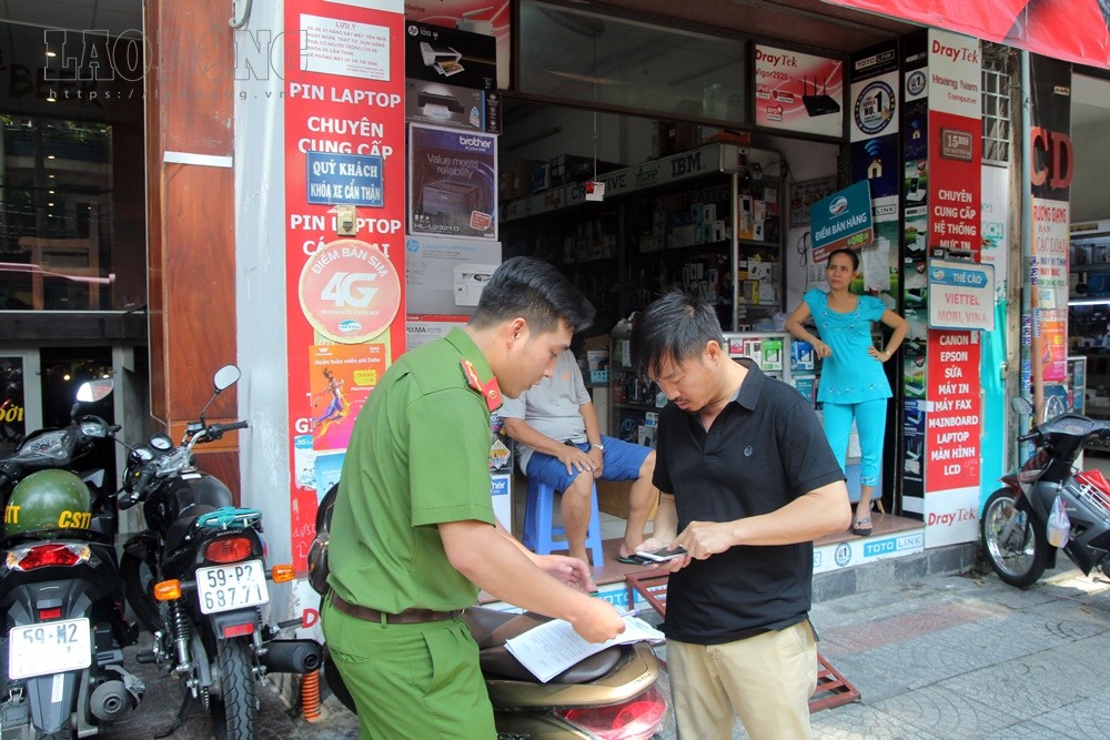Xe của ca sĩ Quang Lập bị xử phạt.