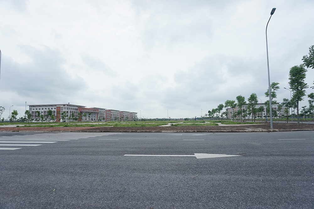 Trường Đại học Thủy lợi Cơ sở Phố Hiến tọa lạc trên 1 diện tích rộng lớn gồm nhiều tòa nhà cao tầng rất bề thế.