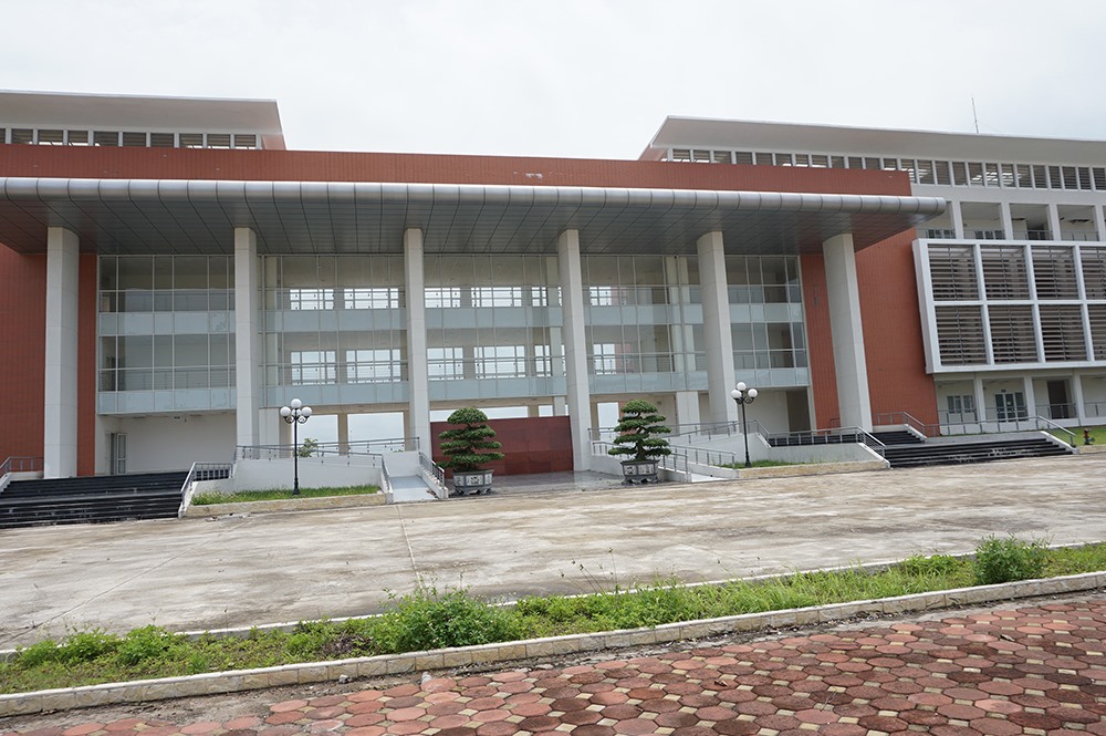 Tiến vào khu vực giảng đường. Quả thực, đó chính xác là những gì các thế hệ sinh viên đều mong muốn.