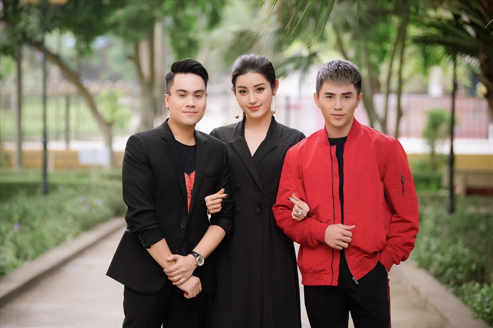 Huyền My cùng Will (trái) và Jun Phạm