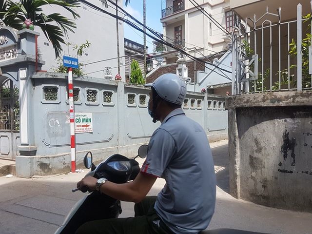 Ngõ 86 Trần Thái Tông (Cầu Giấy), hầu hết các phòng trọ đều thu tiền điện của sinh viên với giá 5000 đồng/số điện.