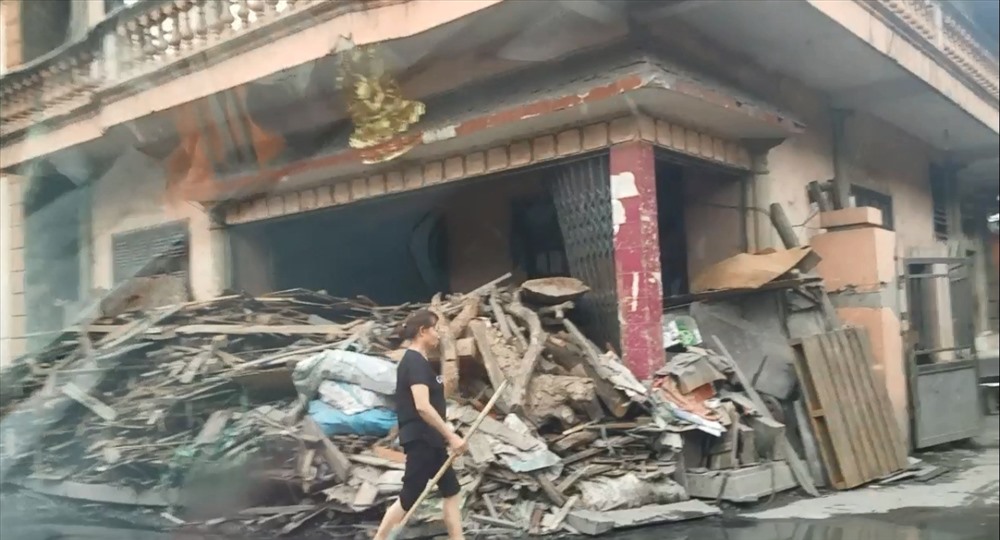 Theo Đề án Điều tra hiện trạng và đề xuất giải pháp tăng cường xử lý ô nhiễm môi trường làng nghề trên địa bàn tỉnh Bắc Ninh năm 2016, hơn một nửa trên tổng số 62 làng nghề tại Bắc Ninh hiện đang bị ô nhiễm môi trường. Trong số đó, tình trạng ô nhiễm môi trường tại làng nghề tại xã Văn Môn
đang trong mức báo động.