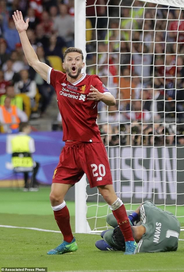 Lallana không đóng góp được gì cho Liverpool sau khi vào sân thay người. Ảnh: Associated Press Photo.