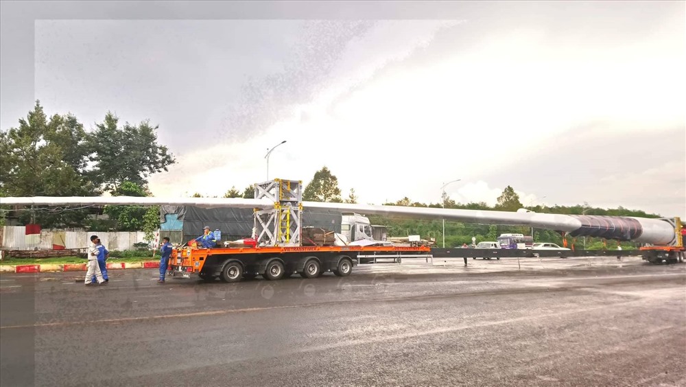 Quá trình lưu thông, “siêu” xe chịu sự kiểm tra, kiểm soát của các lực lượng kiểm soát giao thông trên đường.