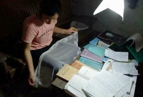 Sương bị bắt quả tang, khi đang thuê trọ để lôi kéo người dân tham gia Hội thánh đức chúa trời. Ảnh: CACC