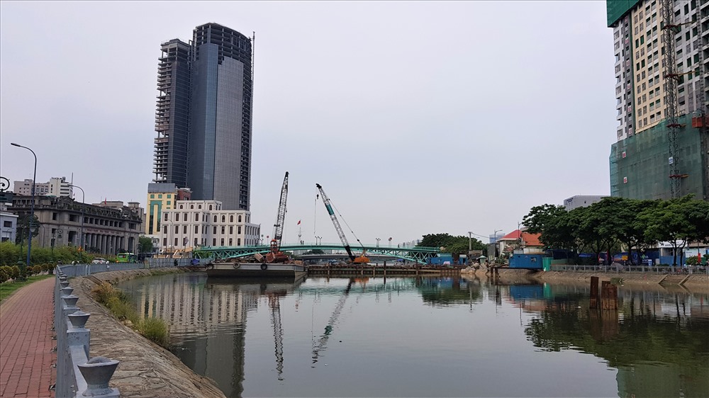 Ngày 3.5, đại diện Công ty CP đầu tư xây dựng Trung Nam (Trung Nam Group) cho biết, đơn vị vừa có thông báo gửi Thường trực UBND TP.HCM về việc tạm dừng thi công dự án “giải quyết ngập do triều khu vực TP.HCM có xét đến yếu tố biến đổi khí hậu“.