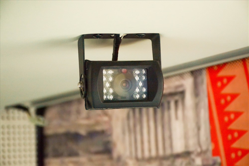 hệ thống camera giám sát cảnh báo an toàn cho hành khách.