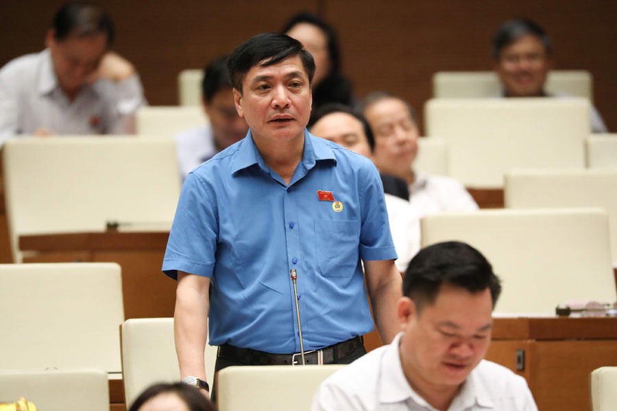 ĐBQH, Uỷ viên T.Ư Đảng, Chủ tịch Tổng LĐLĐVN Bùi Văn Cường phát biểu tại hội trường. Ảnh: HẢI NGUYỄN
