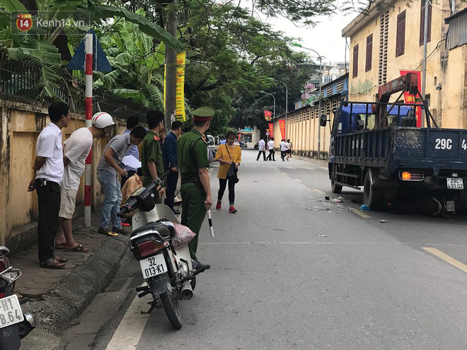 tài xế xe tải 29C- 499.. gắn cẩu tự hành gây tai nạn được xác định là Bùi Tuấn Anh (SN 1992, ở huyện Phù Ninh, tỉnh Phú Thọ).