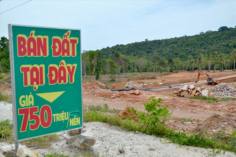 Mua bán, chuyển nhượng đất đai ở Phú Quốc đang phát triển nóng. (Ảnh: Thanh Mai)