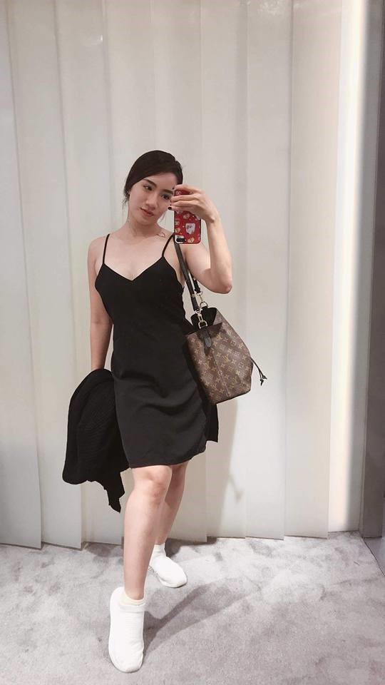 Ngay lập tức danh tính về cô gái này được công chúng tìm kiếm.