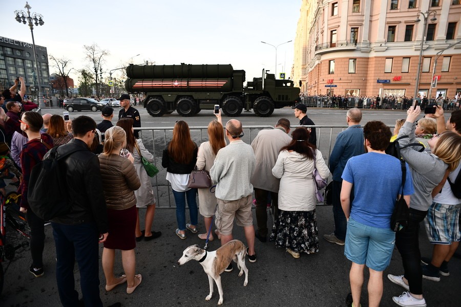 Tổ hợp phòng không S-400 Triumf chuẩn bị tham gia diễn tập. Ảnh: Sputnik