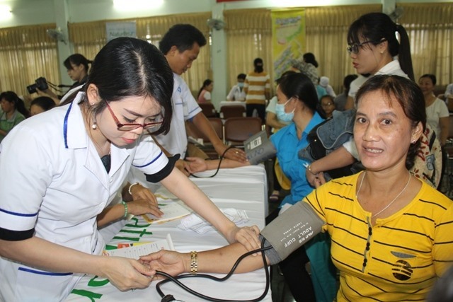 Khám bệnh miễn phí cho CNLĐ tại Cần Thơ.