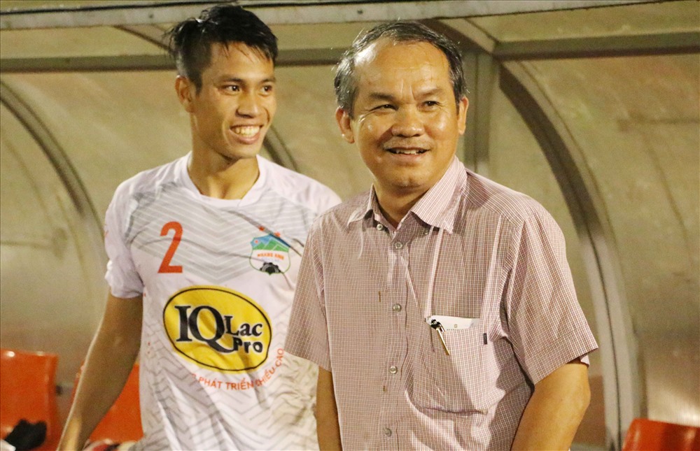 “Trọng tài Nguyễn Văn Kiên một là có móc nối tiêu cực, hai là trình độ quá kém“, bầu Đức nói. Ảnh: Đ.T