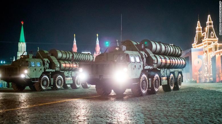 Tên lửa phòng không S-400. Ảnh: CNN