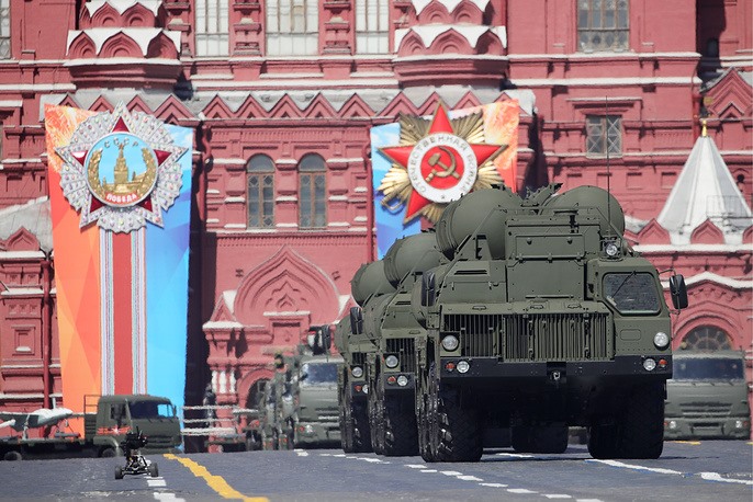 Bệ phóng tên lửa đất đối không S-400 Triumf. Ảnh: Tass.