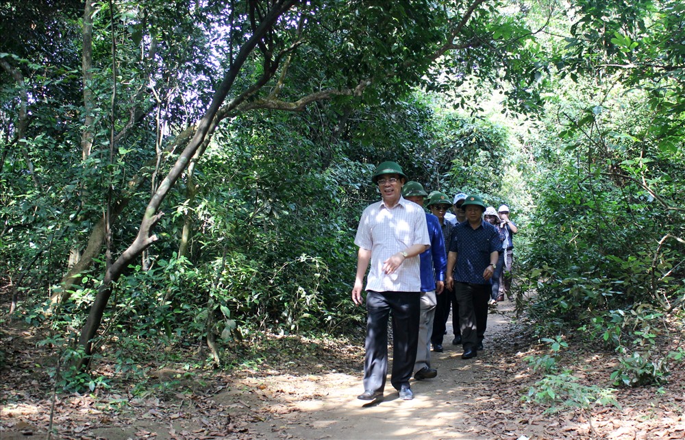 Trong ngày 9.5, ông Nguyễn Đức Chính – Chủ tịch UBND tỉnh Quảng Trị cùng các đơn vị liên quan đã có chuyến khảo sát tuyến du lịch Cửa Tùng - Mũi Trèo tại huyện Vĩnh Linh. Ảnh: Hưng Thơ.