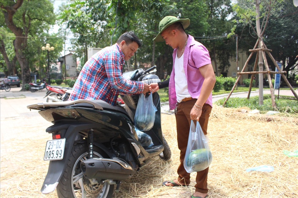 Các tình nguyện viên hết mình vì công việc tình nguyện