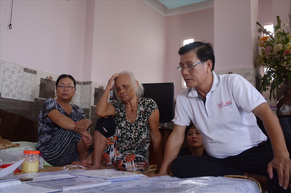 Không hợp thời tiết Hà Nội, trong đoàn lại có nhiều người cao tuổi nên thường đau ốm.
