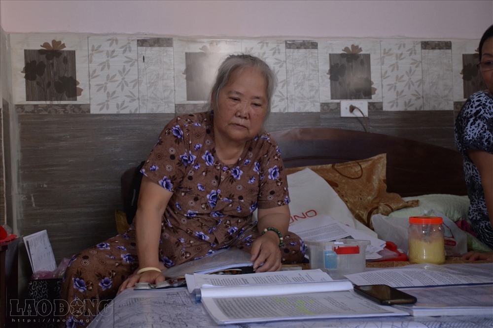 Bà Lê Thị The (72 tuổi, phường Bình An, quận 2, TP HCM) xúc động kể lại: ”Chúng tôi đi bộ 3 km và phải đến cổng nhà trước lúc lãnh đạo đi làm để họ có thể thấy chúng tôi đang kêu cứu. Tôi bây giờ không còn tin tưởng bà Nguyễn Thị Quyết Tâm và ông Phan Nguyễn Như Khuê, những người nói được nhưng không làm được. 72 tuổi, gần đất xa trời nhưng còn sức tôi còn đi. Tôi lo tôi chết đi, con cháu tôi không có nhà ở, cuộc đời tôi còn gì đâu.”