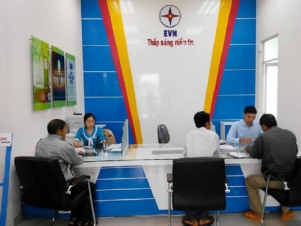 Công ty Điện lực Đắk Nông đầu tư cải tạo lưới điện vùng biên giới giúp cuộc sống của người dân bớt khó khăn.