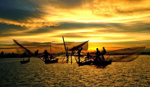 Khai thác thủy sản tự nhiên tại Đầm Thị Tường (ảnh Huỳnh Lâm)