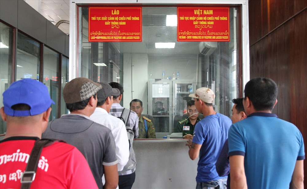 Một điểm kiểm tra chung của Việt Nam - Lào tại Cửa khẩu Quốc tế Lao Bảo. Ảnh: Hưng Thơ.