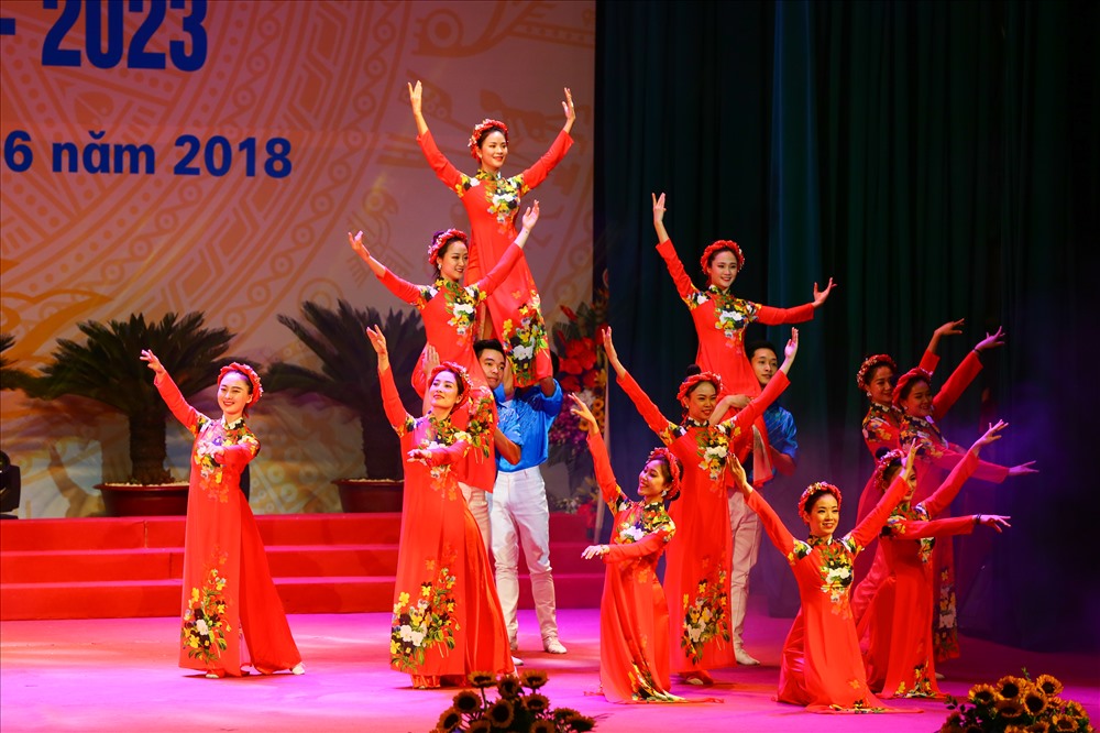 Một tiết mục văn nghệ chào mừng Đại hội. Ảnh: Sơn Tùng