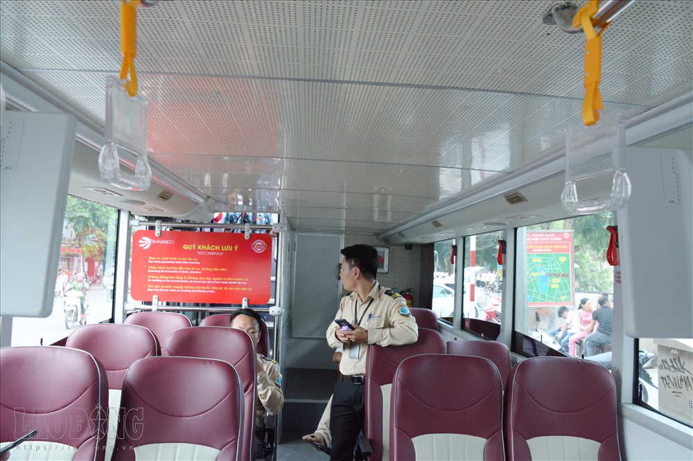Sau khi ra mắt, ngay những ngày đầu nhiều chuyến bus mui trần chịu cảnh “vắng như chùa bà đanh“.