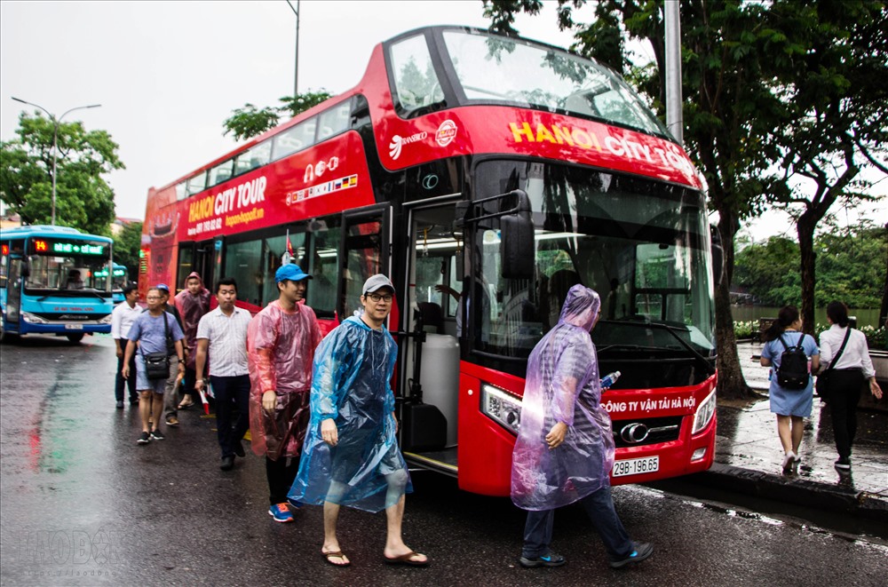 Như vậy, sau nhiều bàn luận về giá vé, đến thời điểm hiện tại Tổng công ty vận tải Hà Nội vẫn quyết định không thay đổi giá vé bus mui trần.