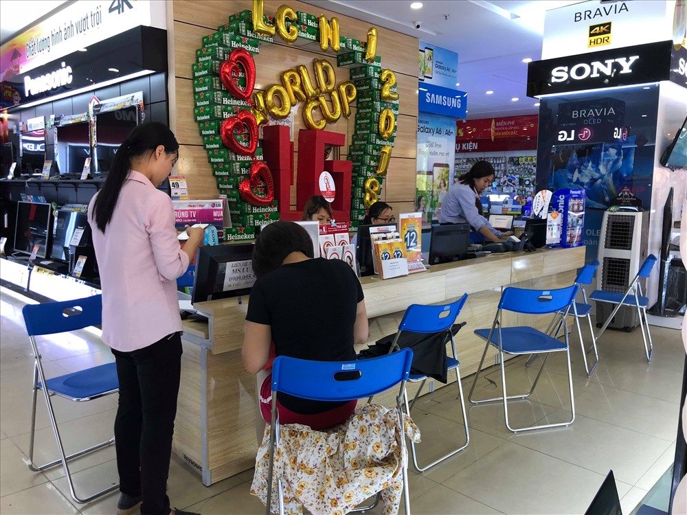 Giá cả Tivi tại cửa hàng điện tử khá cao nên không ít khách hàng quyết định thuê tivi chỉ trong mùa Word Cup.