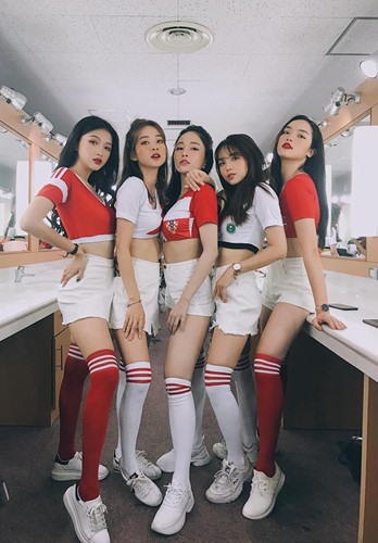 Dàn hot girl cổ vũ World Cup tưng bừng trước giờ G - ảnh 4 Dàn hot girl cổ vũ World Cup tưng bừng trước giờ G - ảnh 4