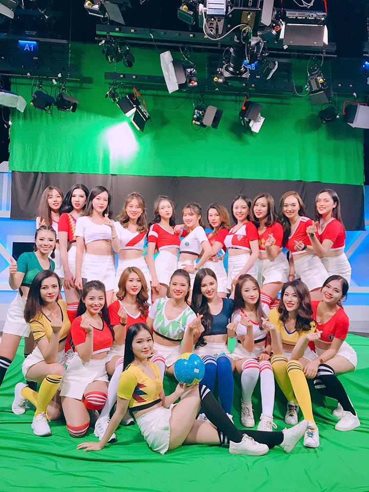 Dàn hot girl cổ vũ World Cup tưng bừng trước giờ G - ảnh 3 Dàn hot girl cổ vũ World Cup tưng bừng trước giờ G - ảnh 3