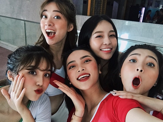 Dàn hot girl cổ vũ World Cup tưng bừng trước giờ G - ảnh 9 Dàn hot girl cổ vũ World Cup tưng bừng trước giờ G - ảnh 9