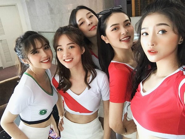 Dàn hot girl cổ vũ World Cup tưng bừng trước giờ G - ảnh 8 Dàn hot girl cổ vũ World Cup tưng bừng trước giờ G - ảnh 8
