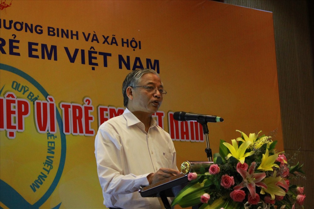 Ông Doãn Mậu Diệp - Thứ trưởng Bộ LĐTBXH phát biểu tại buổi gặp