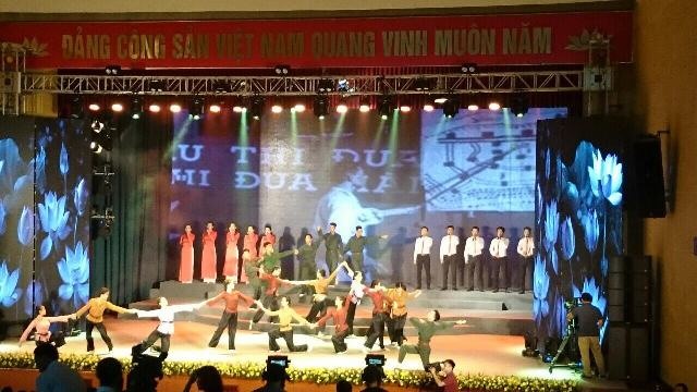 Tiết mục văn nghệ chào mừng lễ kỷ niệm. Ảnh: CTTĐTHP