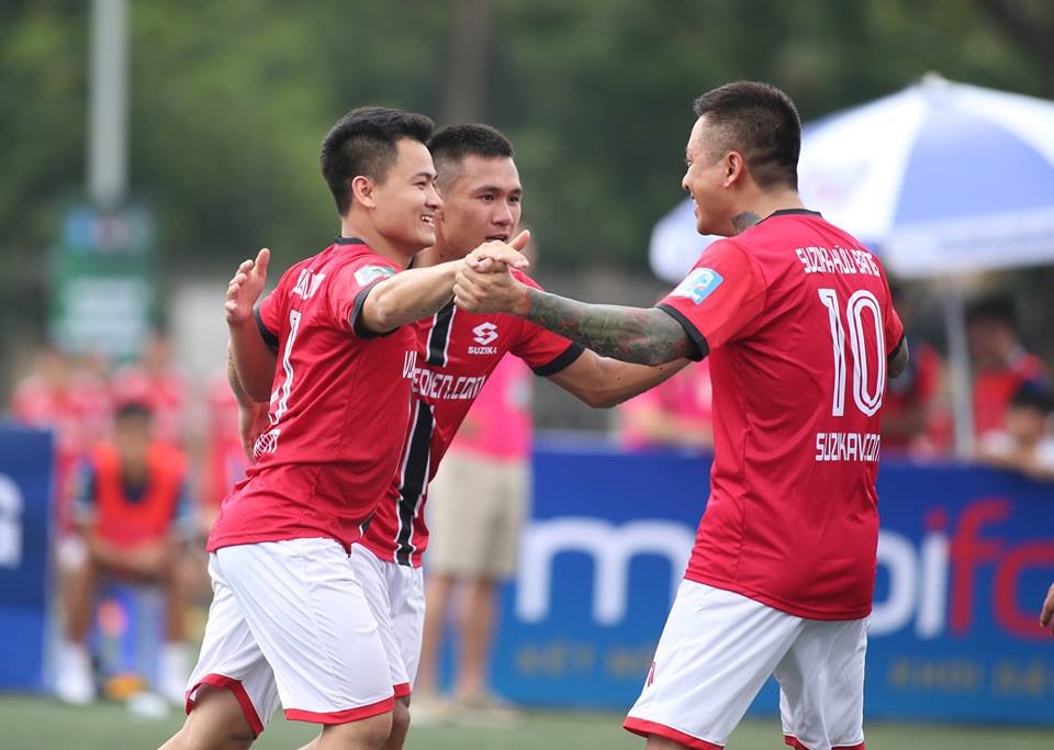 Tuấn Hưng trong màu áo Hữu Bằng.