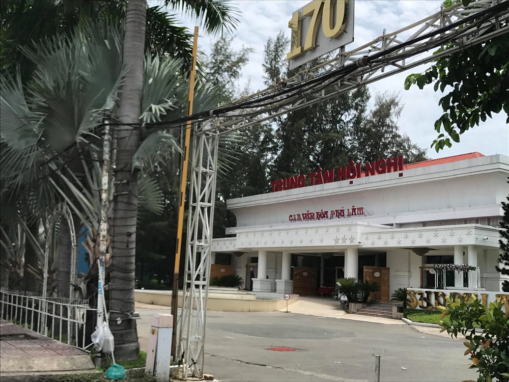 hà hàng tiệc cưới xây trên đất Công viên Phú Lâm, Q.6, TPHCM