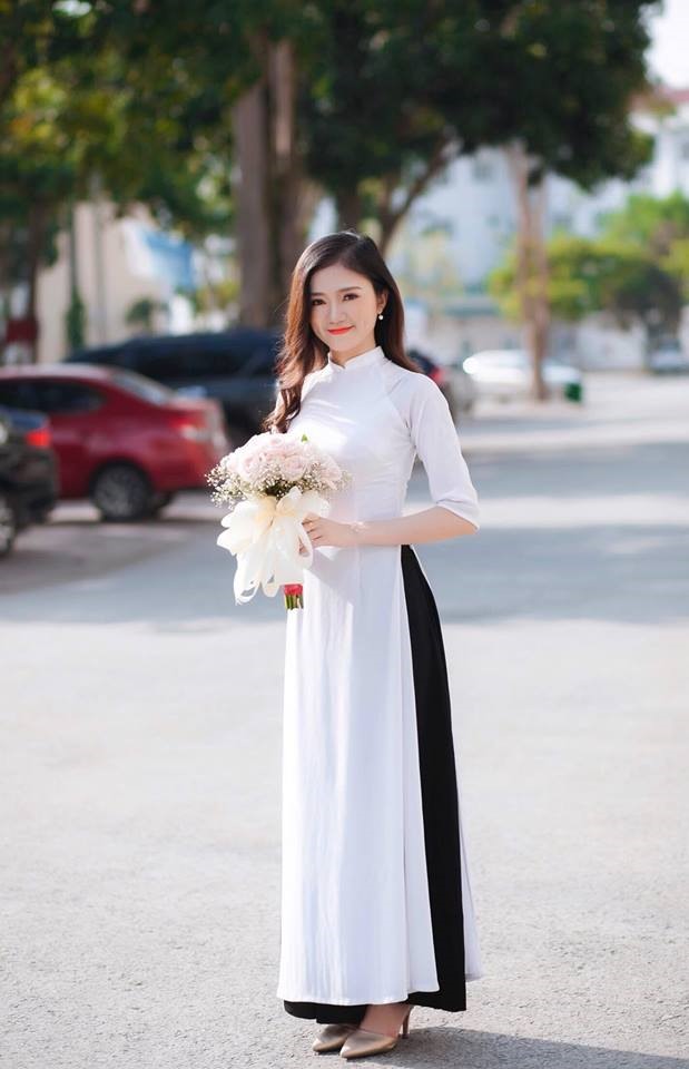 Ngay sau khi được đăng tải, đoạn video đã được lan truyền với tốc độ chóng mặt, danh tính nữ sinh cũng nhanh chóng được tìm ra