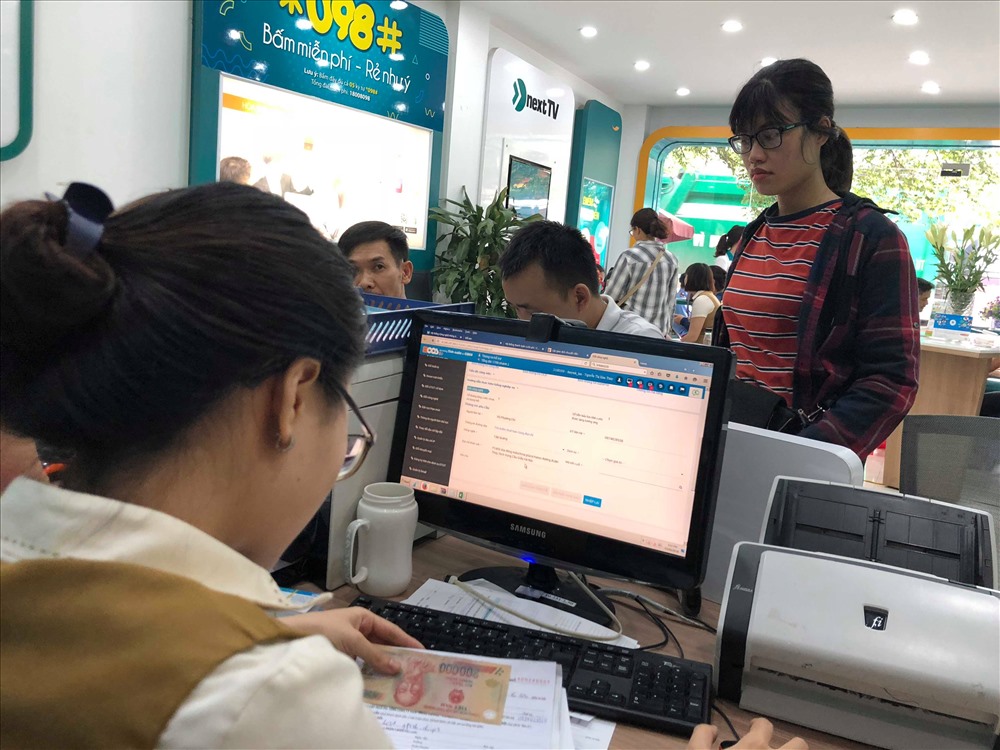 Được biết, các thuê bao bị chặn liên lạc nằm trong nhóm thuê bao nhận được tin nhắn thông báo đầu tiên vào ngày 18.5 vừa qua và 4 tin nhắn vào các ngày sau đó nhưng chưa hoàn thành việc chuẩn hóa thông tin thuê bao theo quy định.