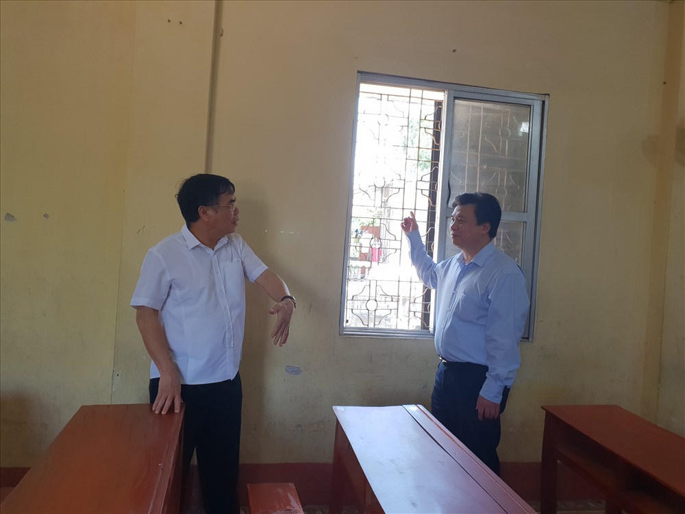 Điểm thi Trường THPT Gia Lộc cũng có nhà dân ngay sát trường.