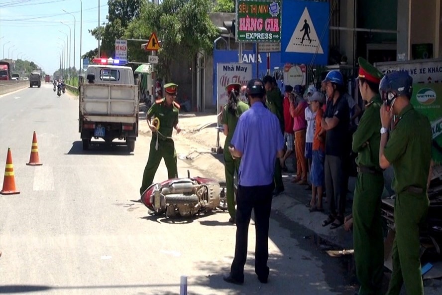 Hiện trường vụ tai nạn thương tâm. Ảnh: T.C.