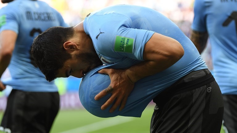 Suarez bước vào trận đấu thứ 100 cho ĐTQG. Ảnh: FIFA