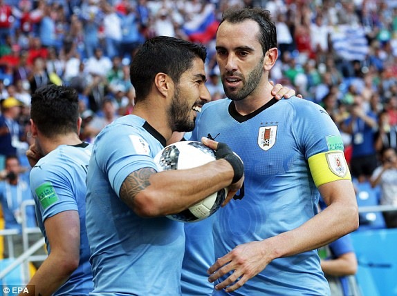 Suarez ghi bàn thắng ở trận đấu thứ 100. Ảnh: Dailymail