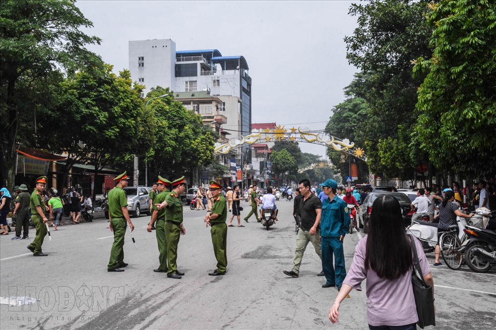 Nhiều người dân kể lại, đám cháy được phát hiện bởi một người đi tập thể dục.